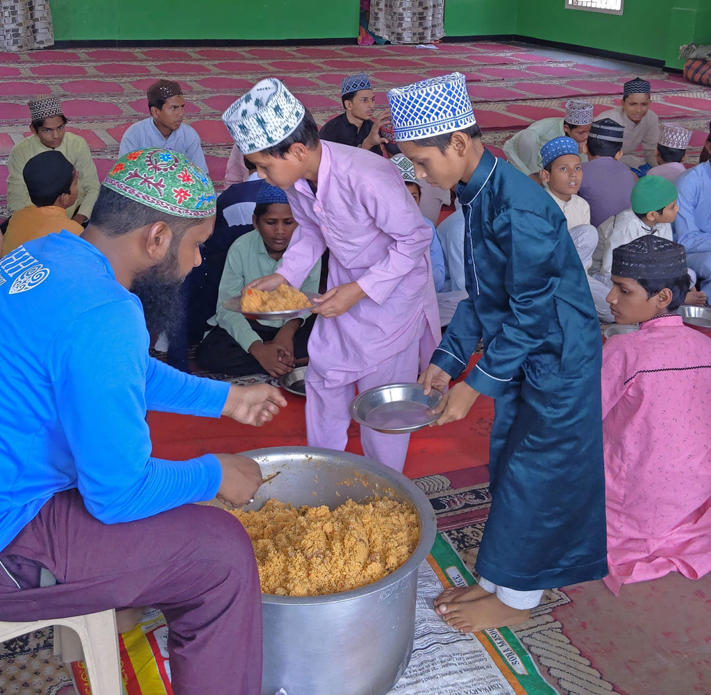 Hyderabad, India - Participating in Mobile Food Rescue Program by Serving Hot Meals to 110+ Madrasa Students & Homeless Families