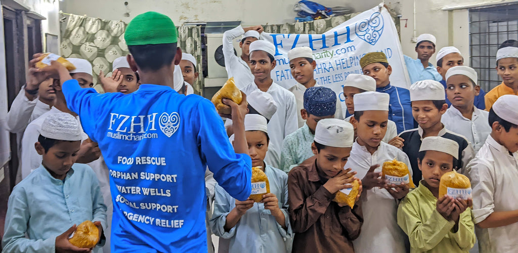 Hyderabad, India - Participating in Mobile Food Rescue Program by Distributing 72+ Hot Meals to Madrasa Students, Homeless & Less Privileged Families