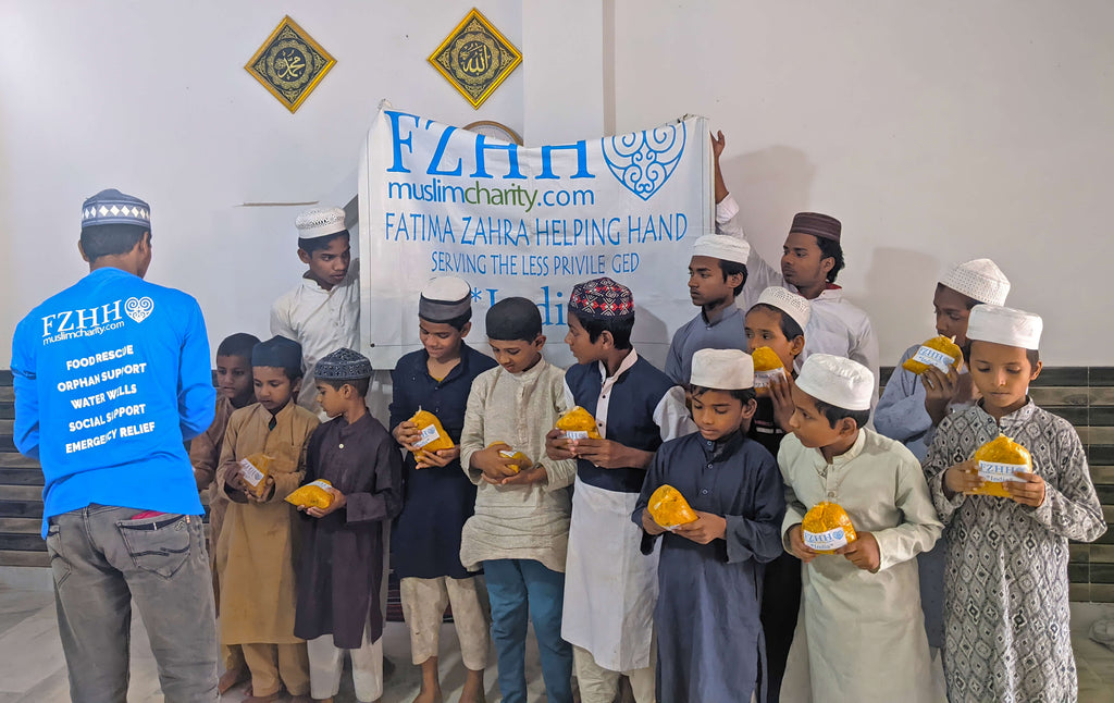 Hyderabad, India - Participating in Mobile Food Rescue Program by Distributing 72+ Hot Meals to Madrasa Students, Homeless & Less Privileged Families