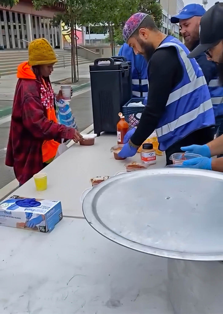 Los Angeles, California - Participating in Mobile Food Rescue Program by Serving 100+ Freshly Cooked Hot Meals, Desserts & Drinks and Distributing Essential Food Supplies to Local Community's Homeless & Less Privileged People