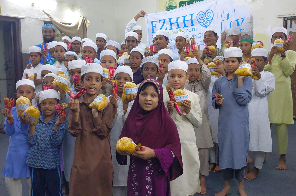 Hyderabad, India - Participating in Mobile Food Rescue Program by Distributing 150+ Hot Meals to Madrasa Students, Homeless & Less Privileged Families