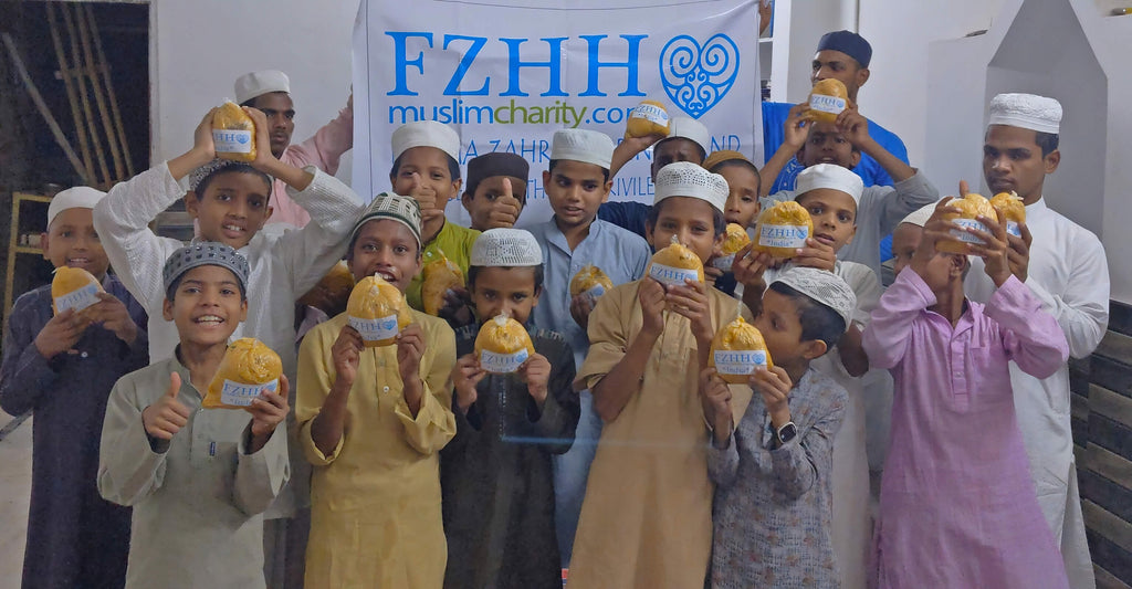 Hyderabad, India - Participating in Mobile Food Rescue Program by Distributing 150+ Hot Meals to Madrasa Students, Homeless & Less Privileged Families