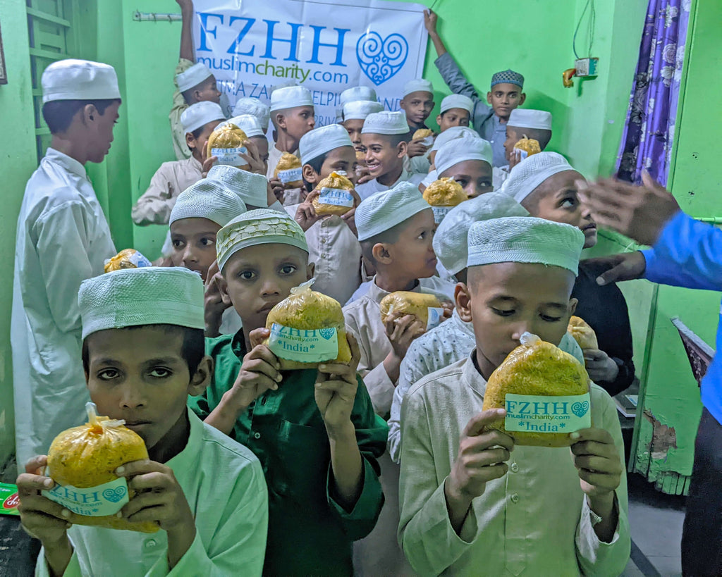 Hyderabad, India - Participating in Mobile Food Rescue Program by Distributing 150+ Hot Meals to Madrasa Students, Homeless & Less Privileged Families