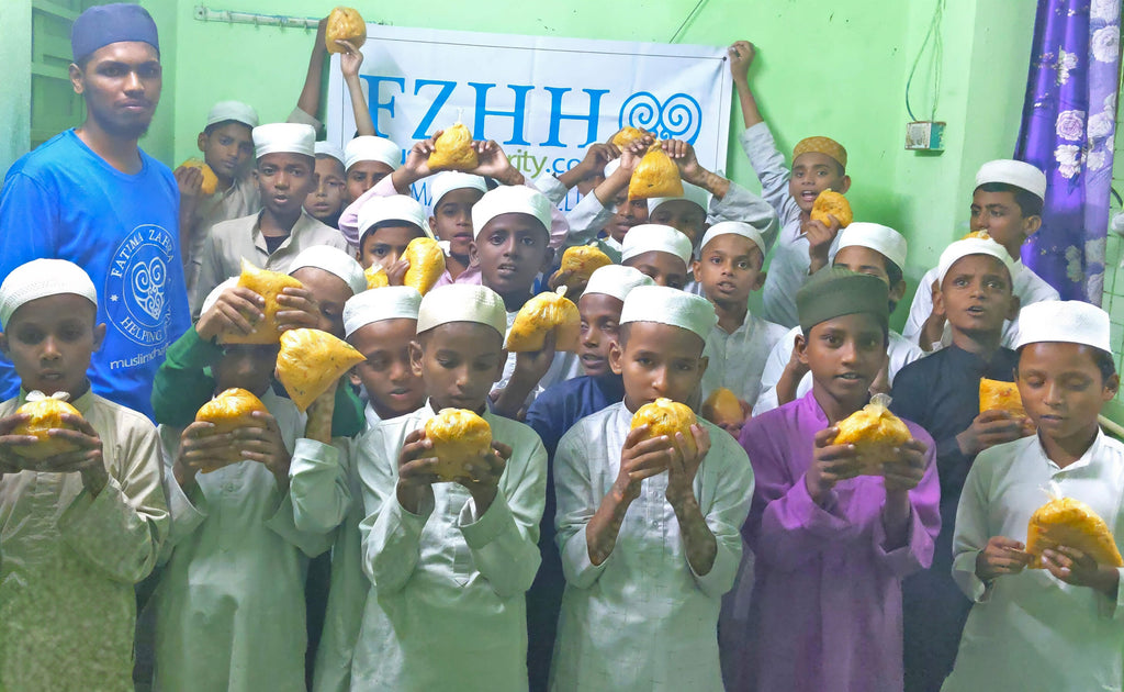 Hyderabad, India - Participating in Mobile Food Rescue Program by Distributing 150+ Hot Meals to Madrasa Students, Homeless & Less Privileged Families