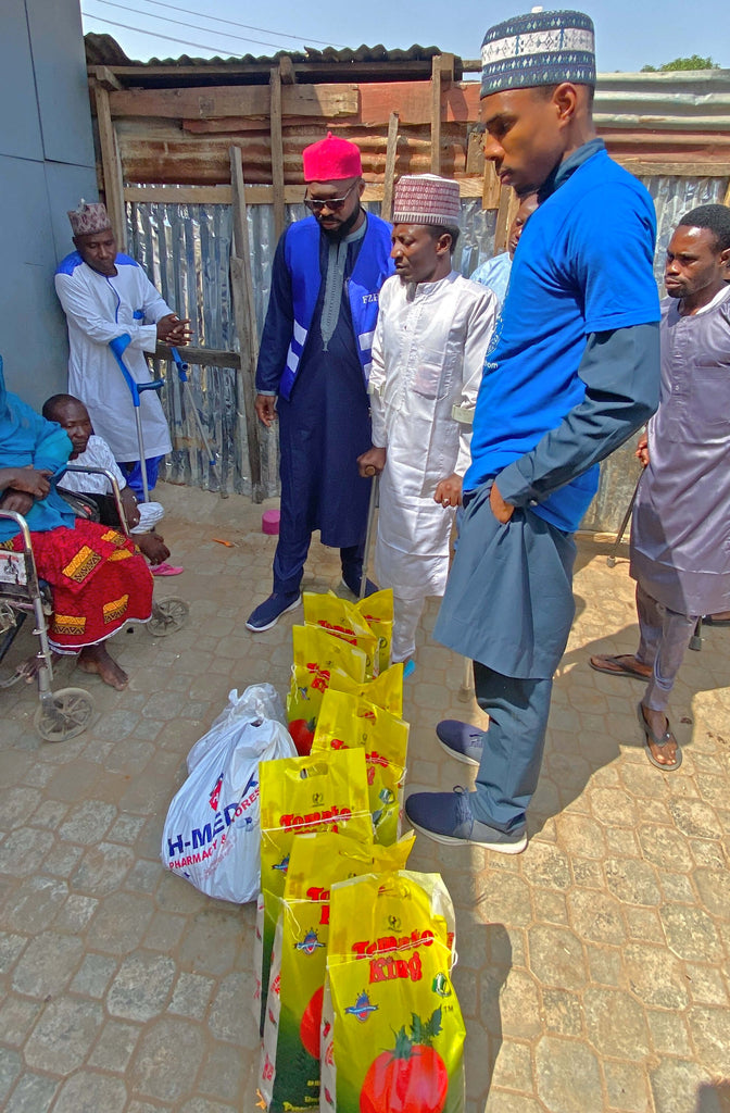 Abuja, Nigeria - Participating in Mobile Food Rescue Program by Distributing 12+ Rice Bags, 10+ Footwears, Lots of Candies & Medical Supplies to Less Privileged Children & Adults at Local Community’s Internally Displaced Camp