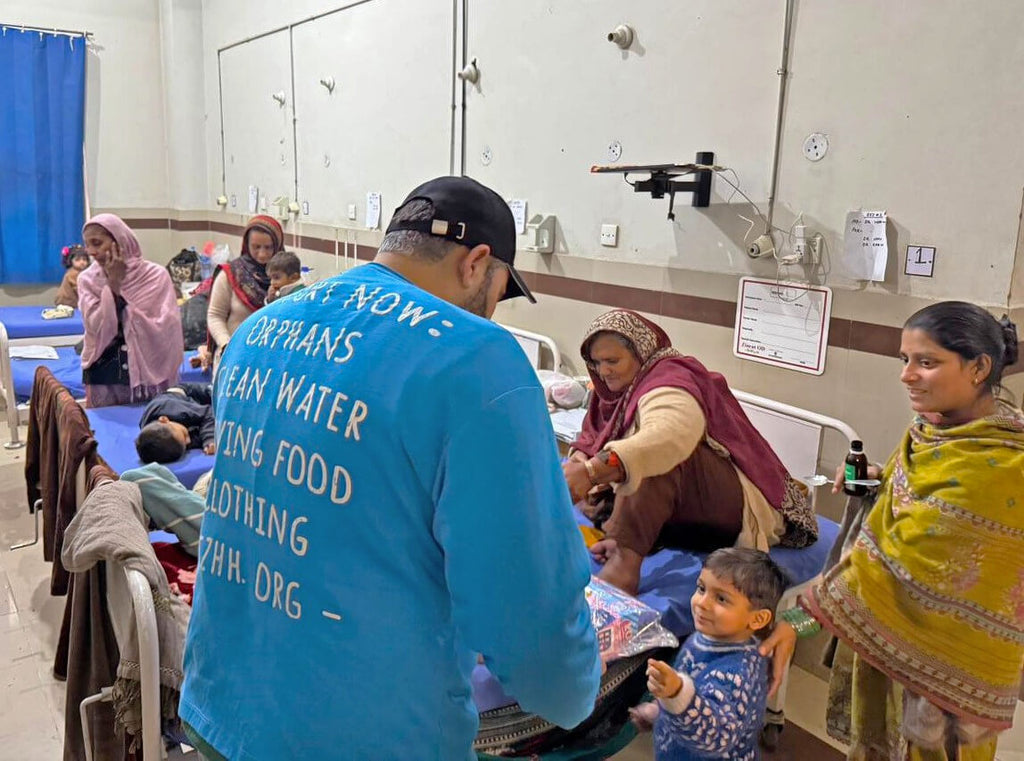 Lahore, Pakistan - Participating in Mobile Food Rescue Program by Distributing Essential Pediatric Medical Equipment & Goodie Bags Filled with Snacks & Candies at Local Community's Hospital Sserving Less Privileged Children