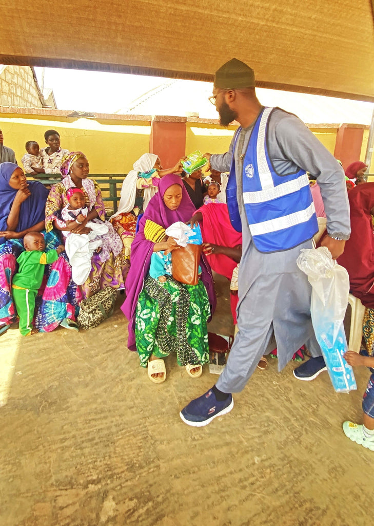 Abuja, Nigeria - Participating in Pediatric Medical Outreach Program & Mobile Food Rescue Program by Distributing Diapers to 40+ Babies & Nursing Mothers & Distributing Anti-Malaria & Anti-Typhoid Medications to Children at Local Health Center