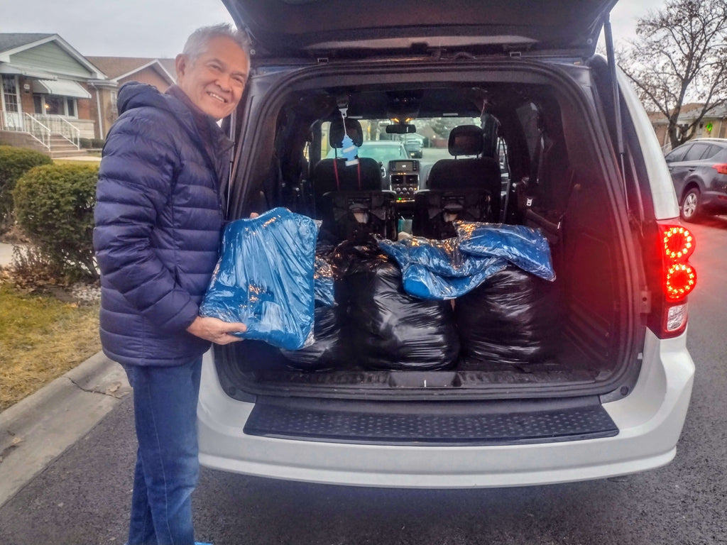 Chicago, Illinois - Participating in Mobile Food Rescue Program by Distributing Essential Supplies to Senior Care Home & Rescuing 60+ Warm Wool Blankets for Local Community's Homeless Shelter Needs