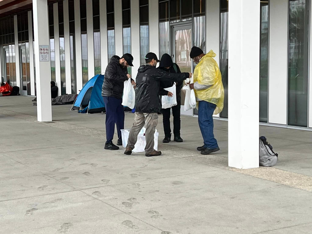 Los Angeles, California - Participating in Mobile Food Rescue Program by Distributing 60+ Hot KFC & Beef Hotdog Meals with Water to Local Community's Homeless & Less Privileged People